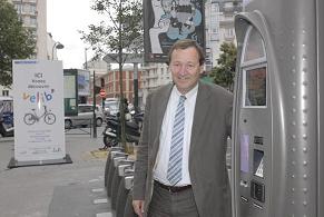 JCDecaux met les parisiens sur des v&eacute;los